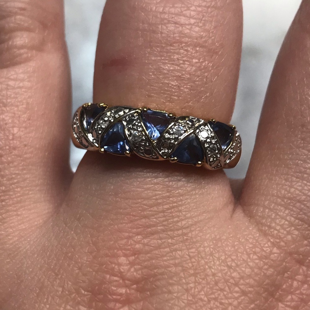 Women’s Gold ring with stones